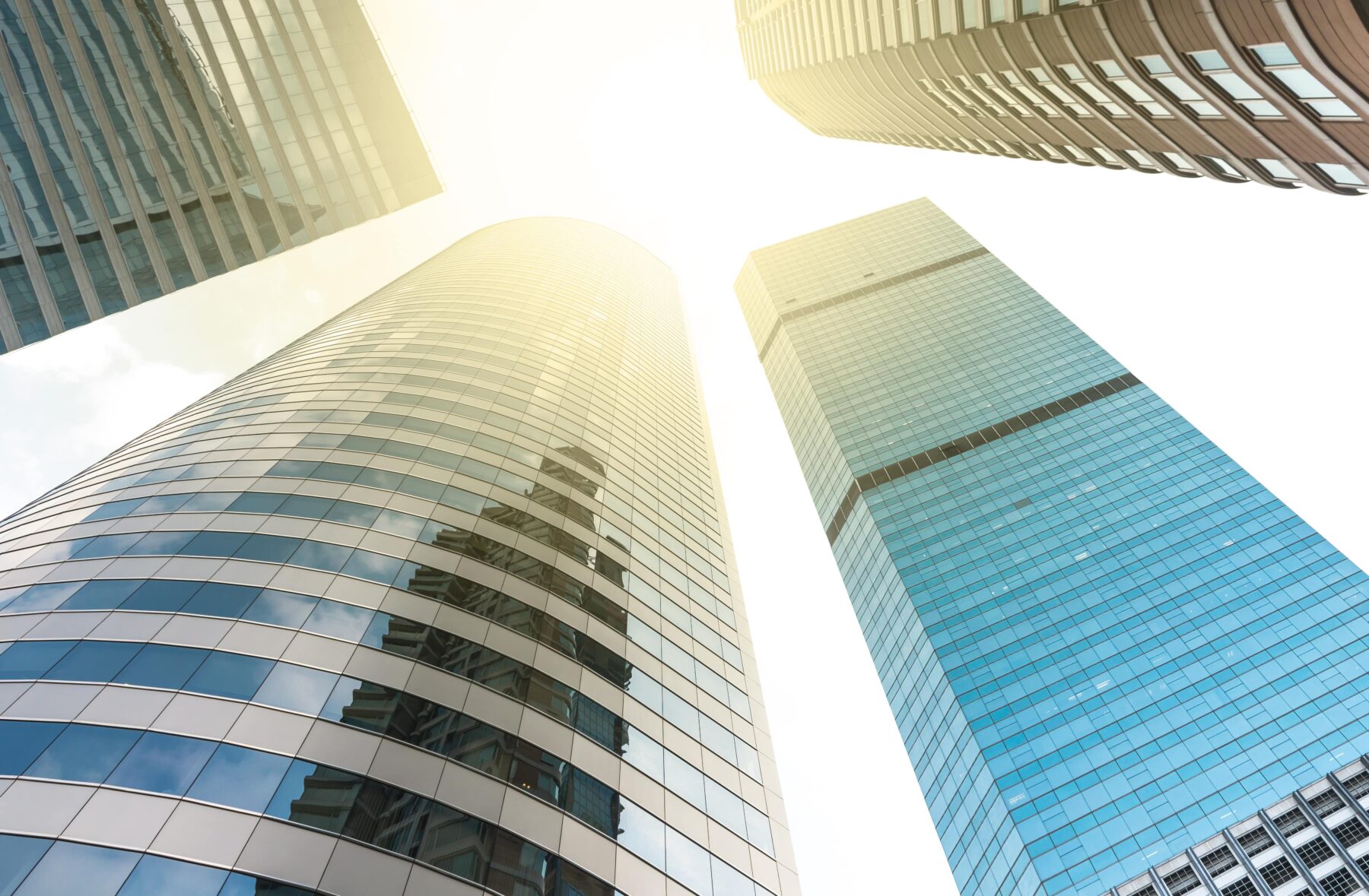 modern-business-building-glass-of-skyscrapers-bus-2024-10-18-09-20-24-utc-min Credit imobiliar persoane juridice - explicație și prezentare